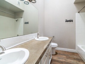 2475 Escalon Ave Clovis CA 93611-15
